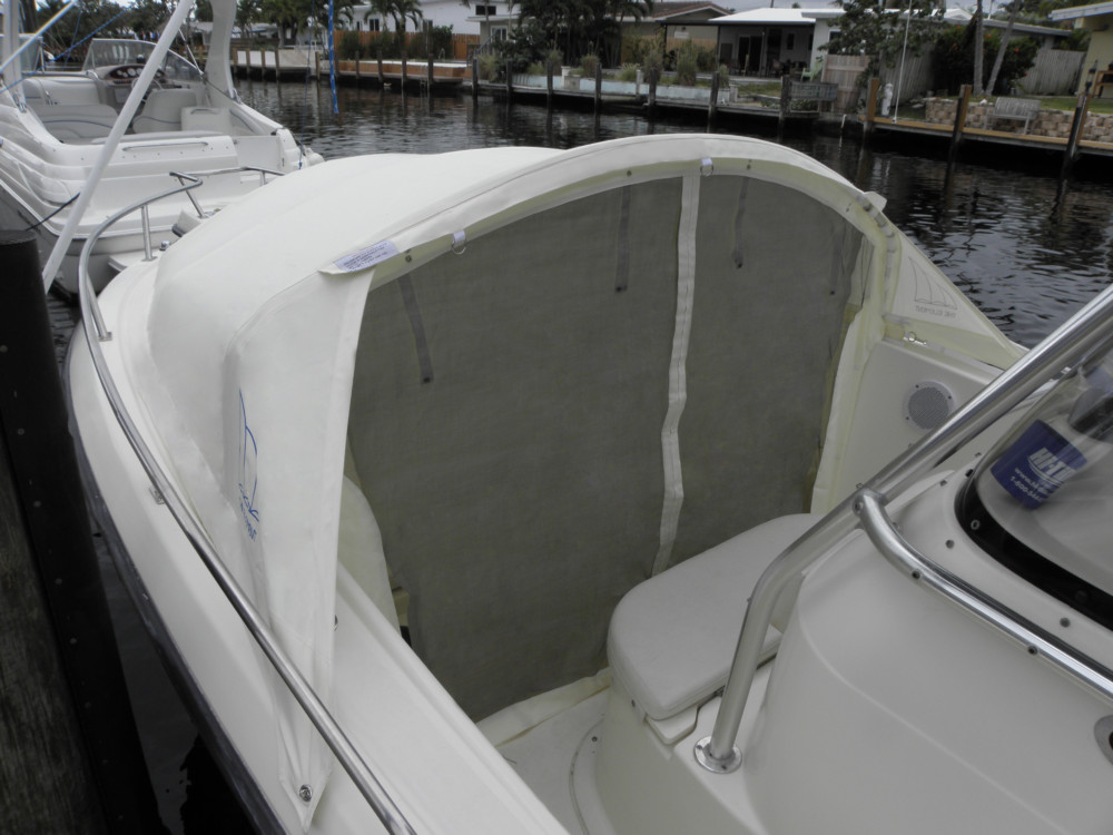 Boston Whaler Dauntless 270 with The Element bow dodger boat tent sprayhood