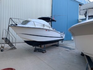 Hydra-Sports 2500 CC with the Element bow dodger cabin